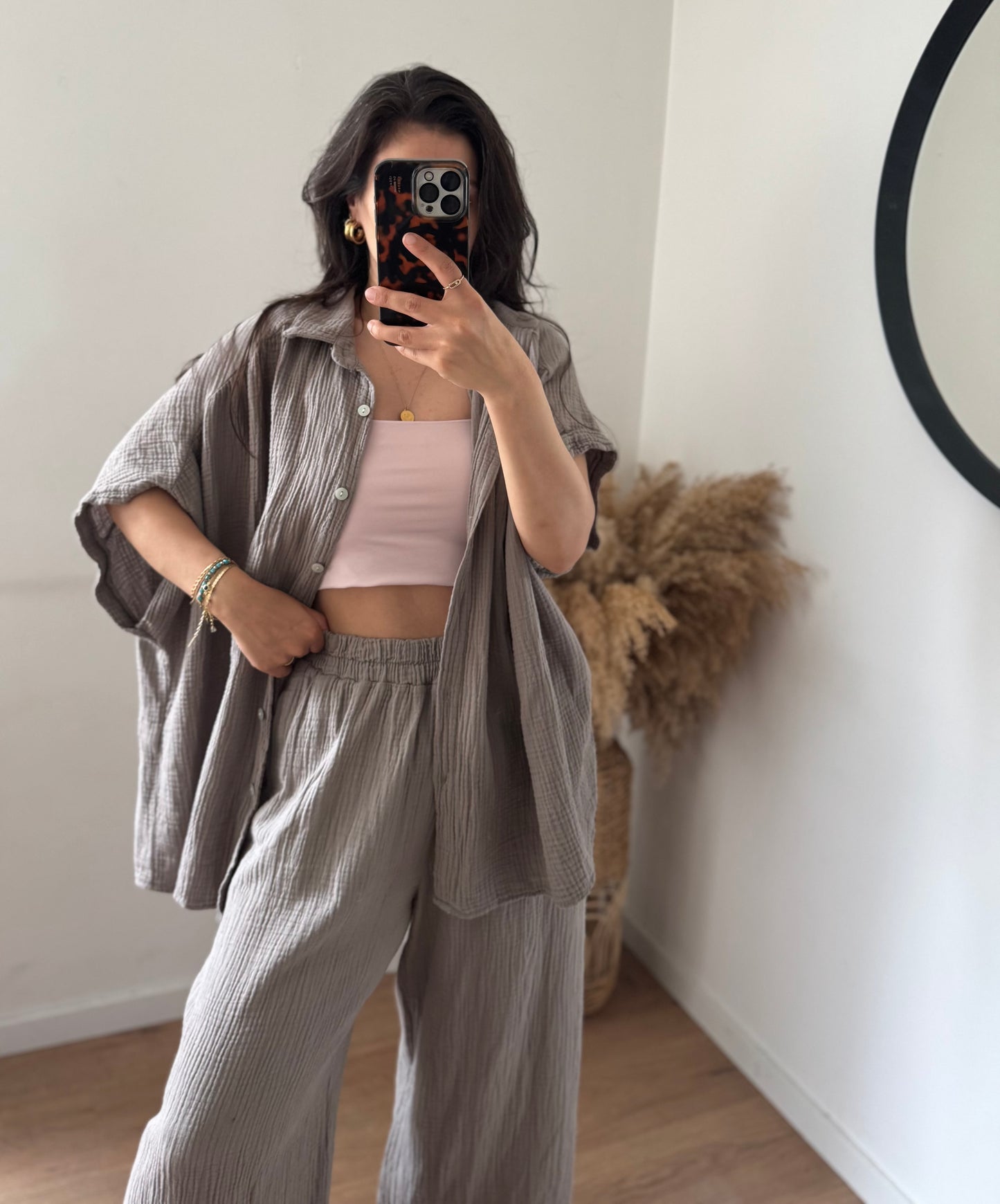 Kürzere Musselinhose taupe