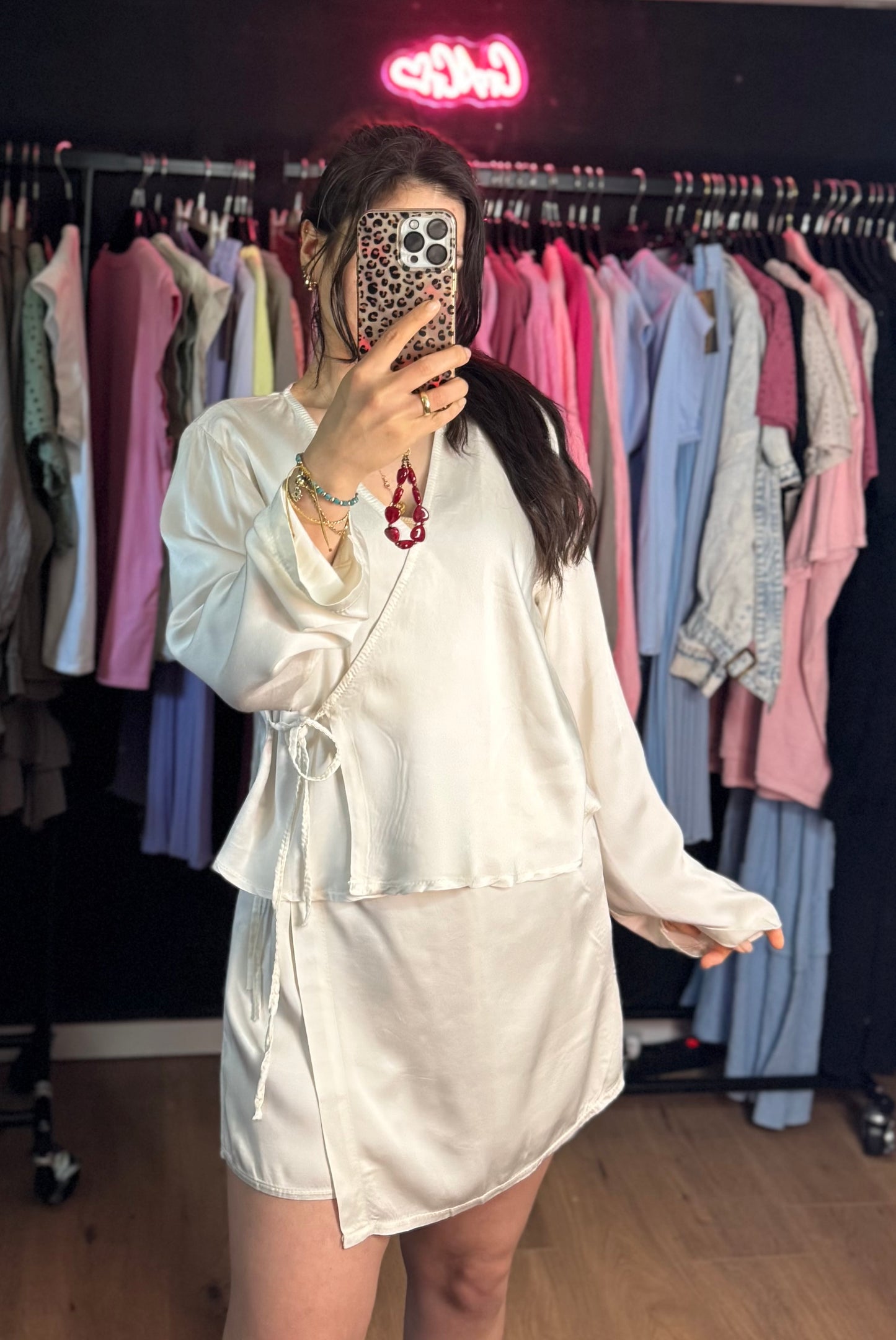 Zweiteiler Ela in satinoptik Ecru