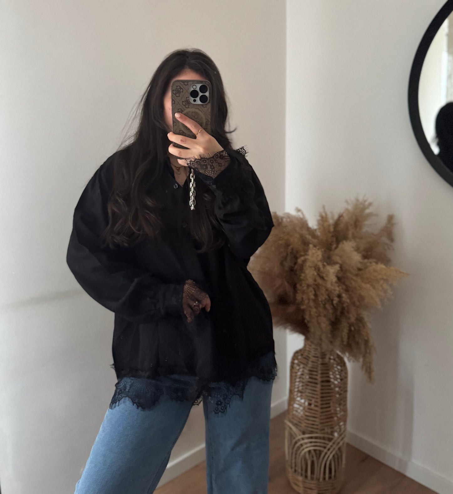 Bluse mit Spitzensaum & Ärmel schwarz