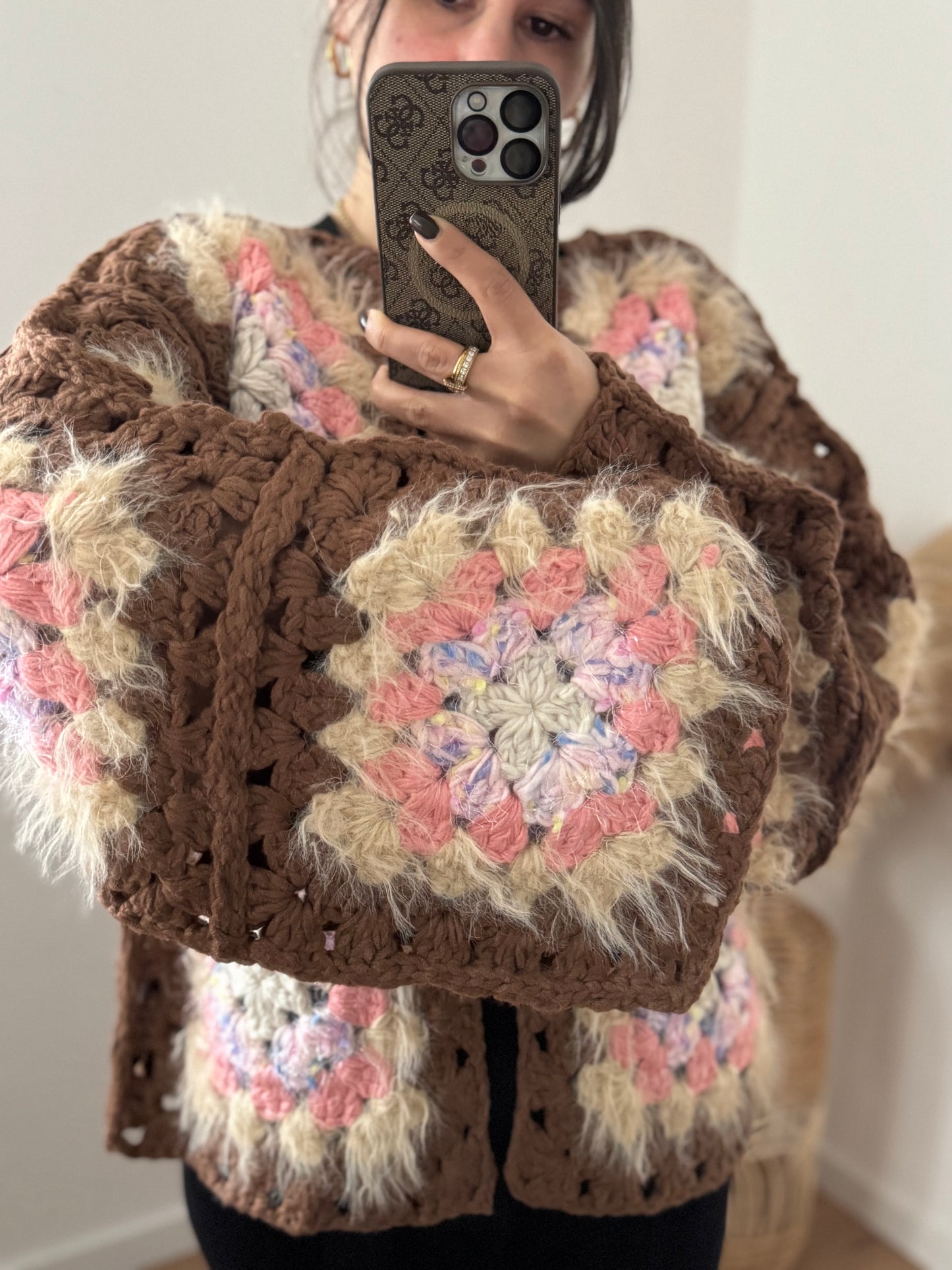 Soft Bloom Häkeljacke