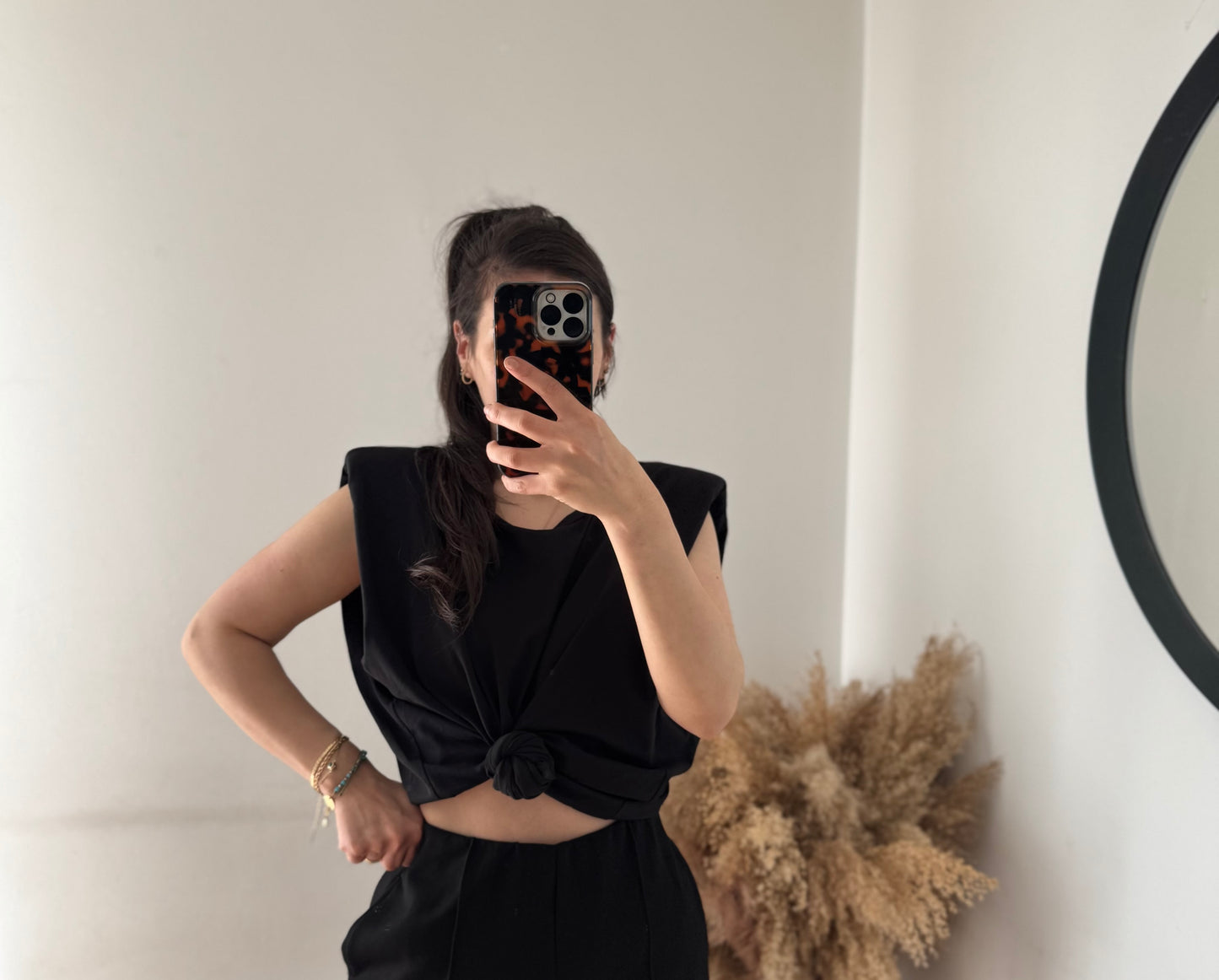 Baumwoll Basic Shirt mit Schulter Polstern schwarz