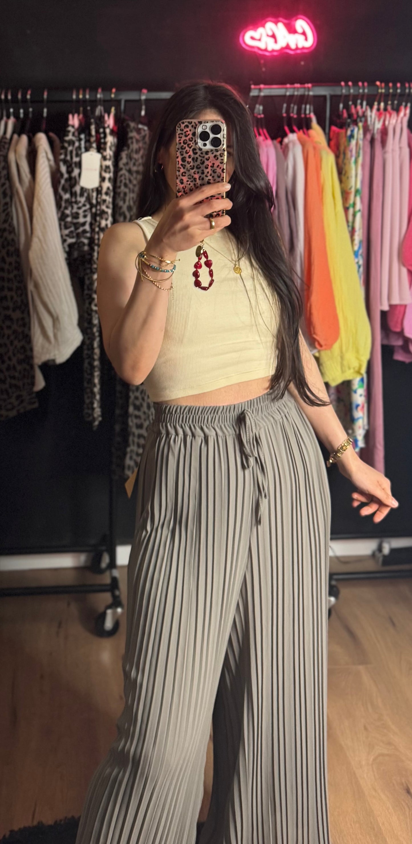 Plissee Hose mit langem Futterstoff taupe