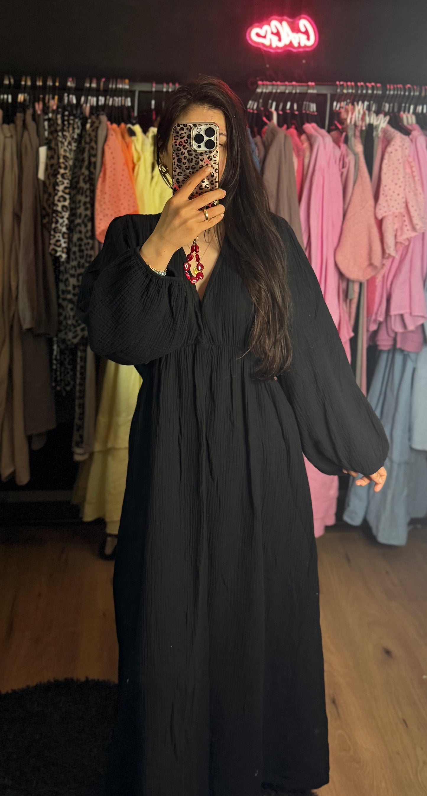 Musselinkleid mit V-Schnitt