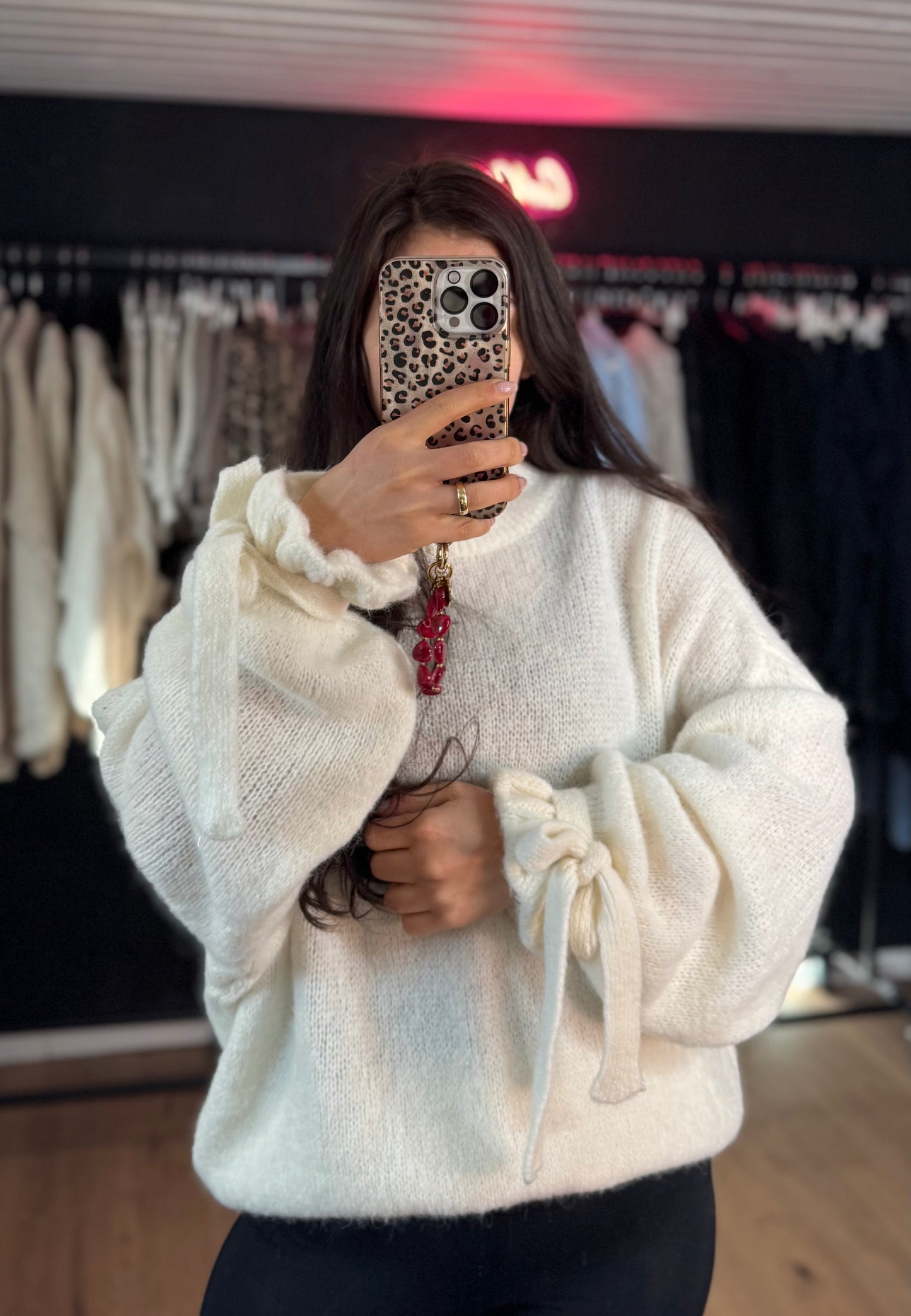 Schleifrüschen Pullover weiß