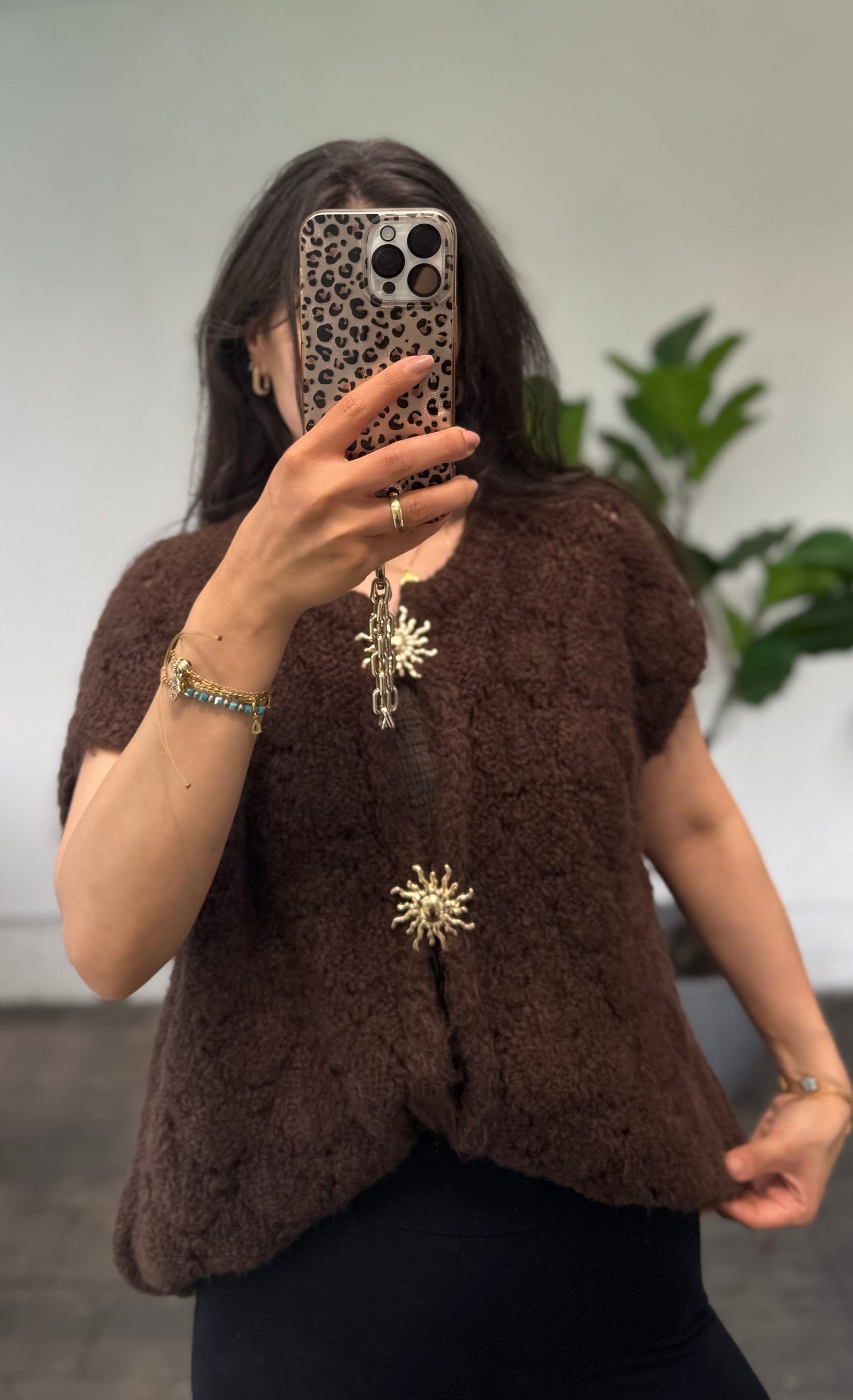 Weste mit Sonnenbroschen versch. Farben