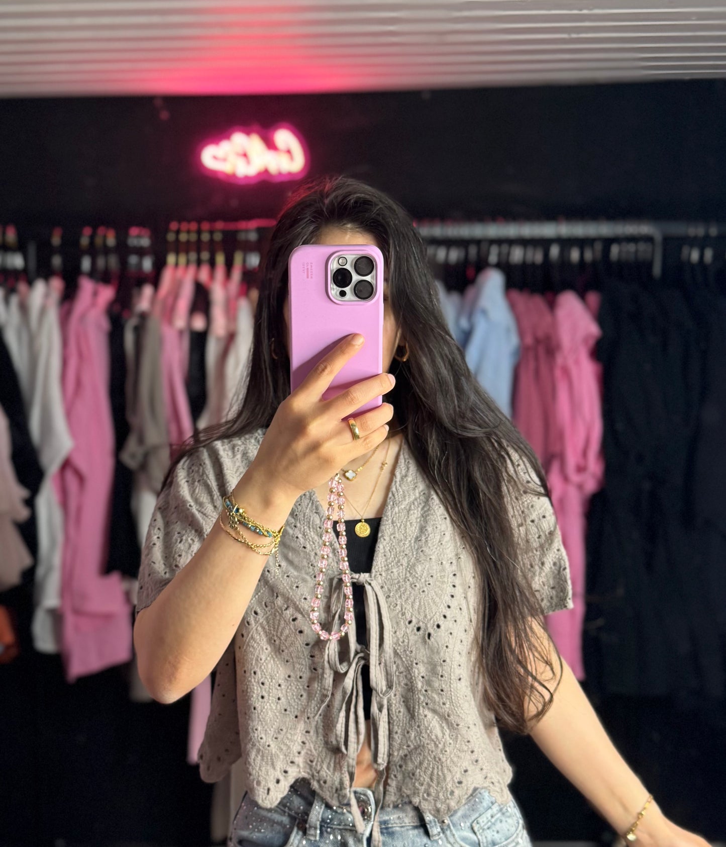 Lochmusterbluse taupe