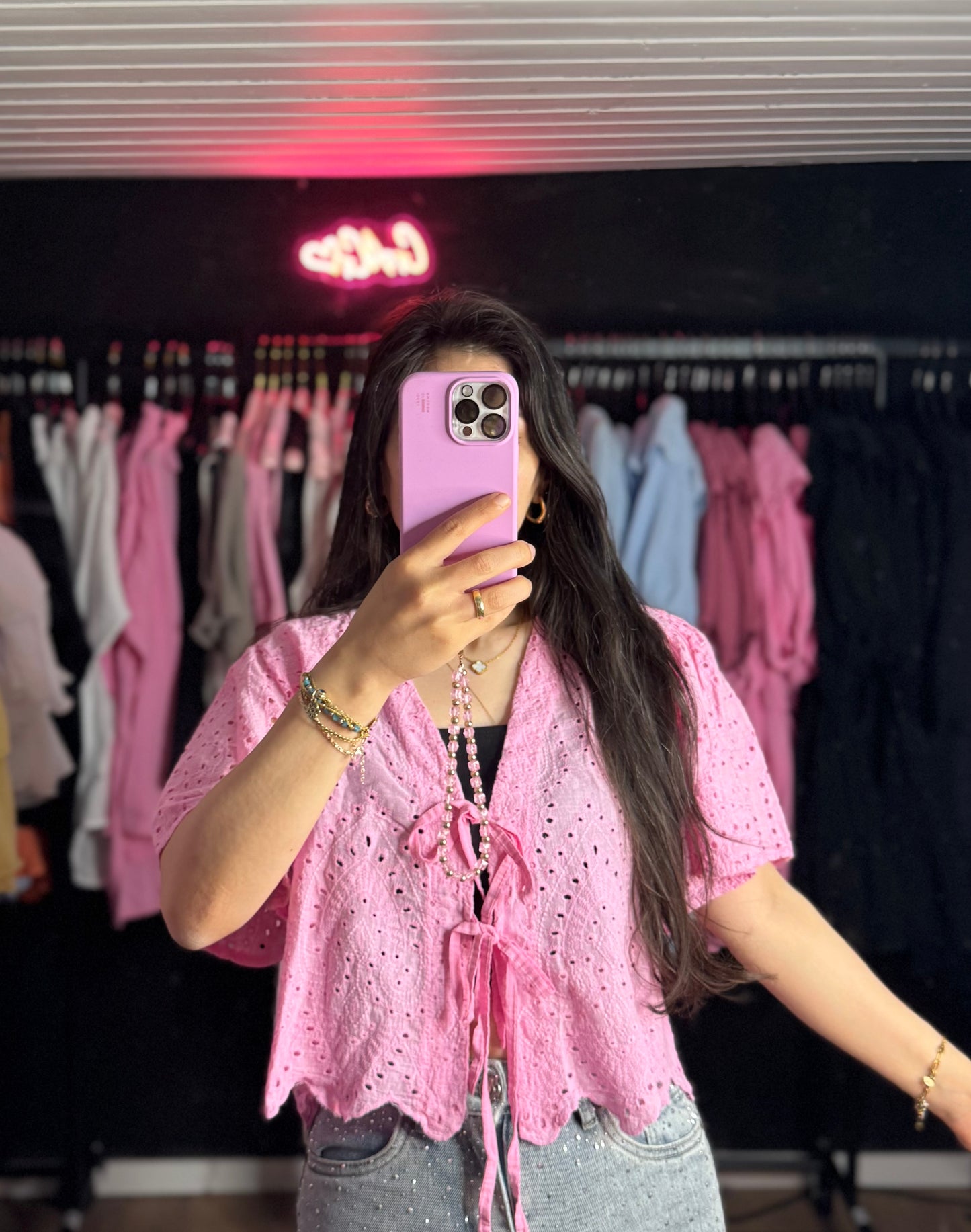 Lochmusterbluse pink