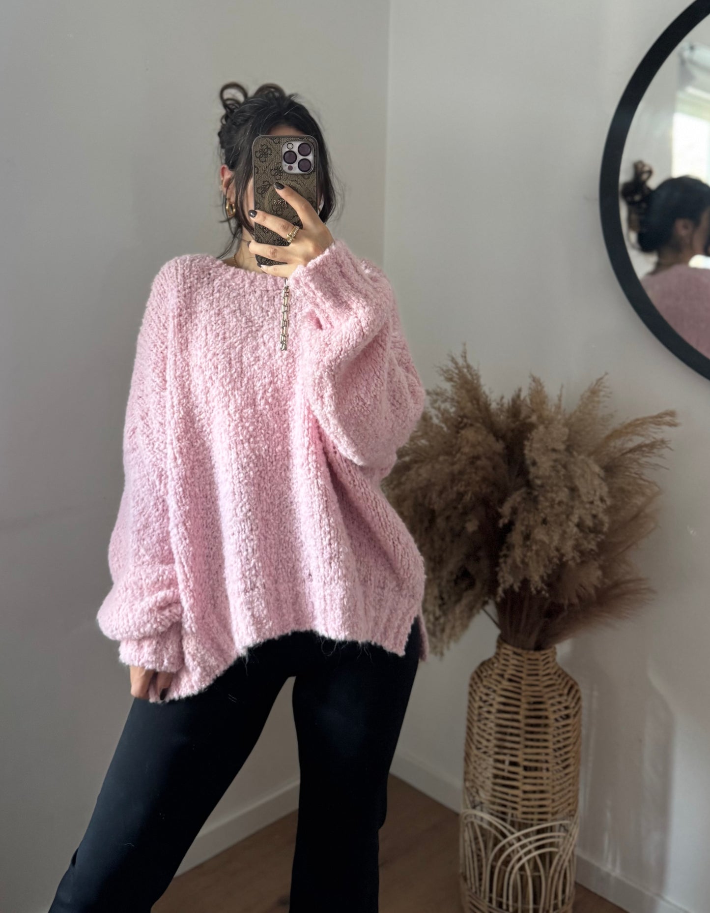 Boucle Pullover mit Schlitzen an den Seiten rosa