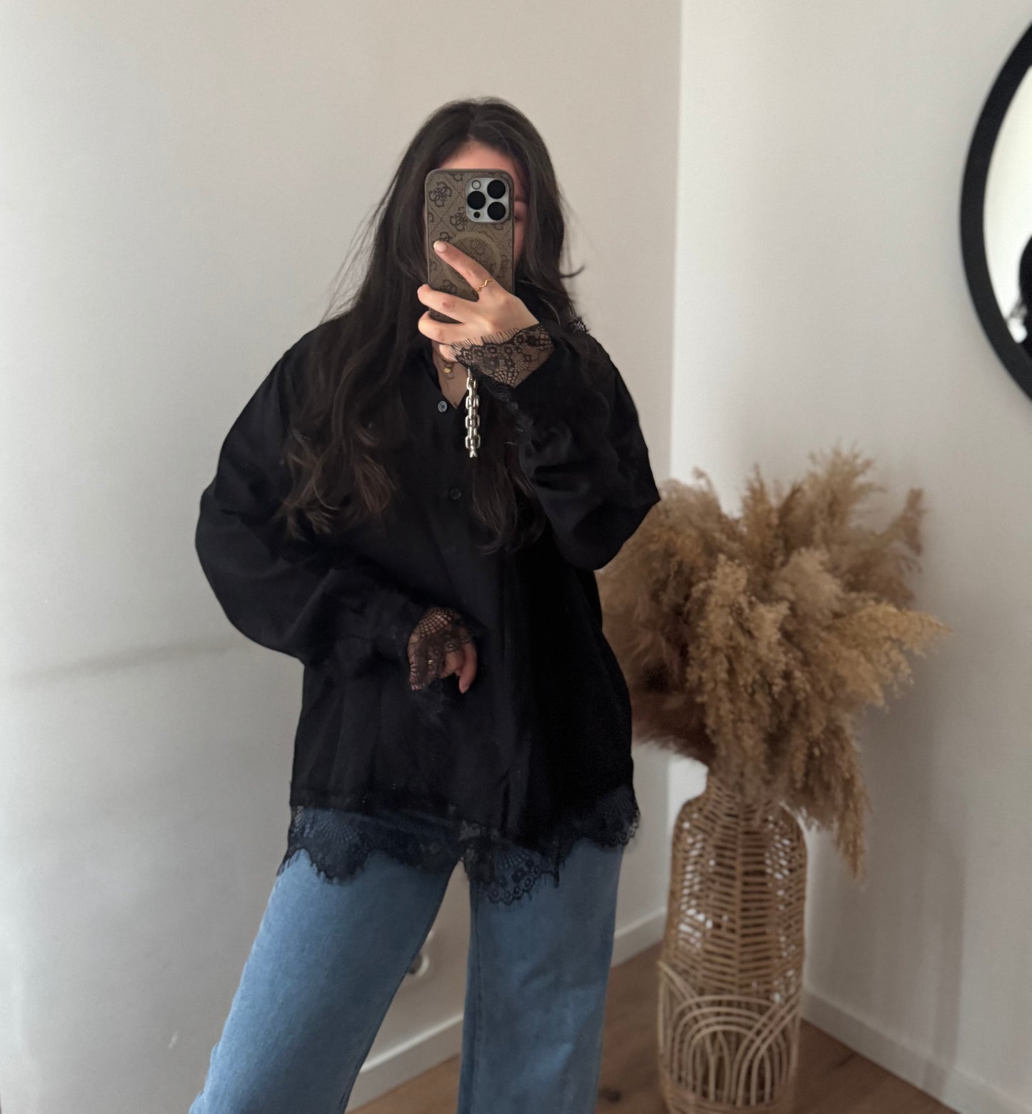 Bluse mit Spitzensaum & Ärmel schwarz