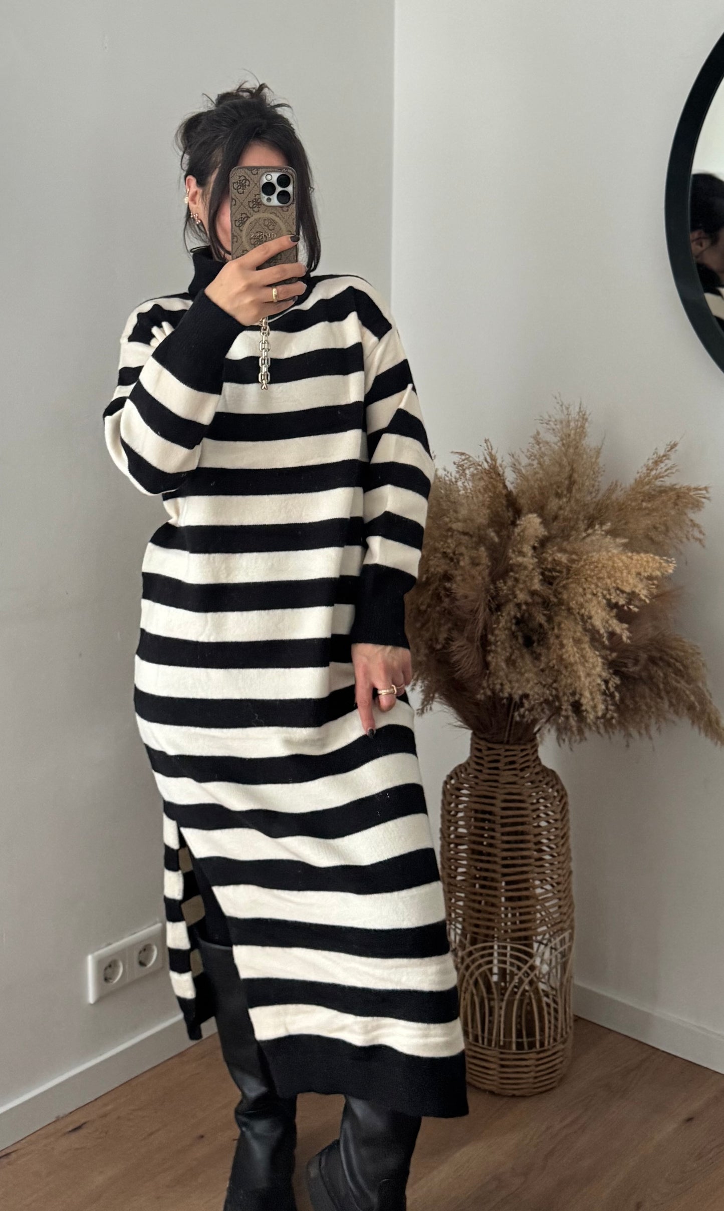 Gestreiftes langes Kleid mit Schlitz