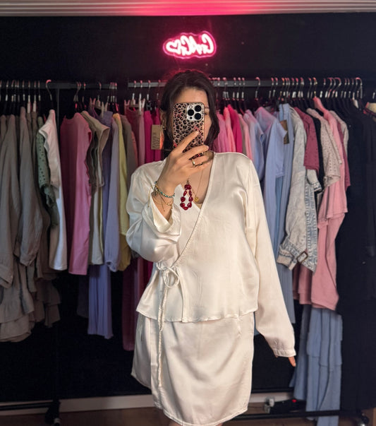 Zweiteiler Ela in satinoptik Ecru