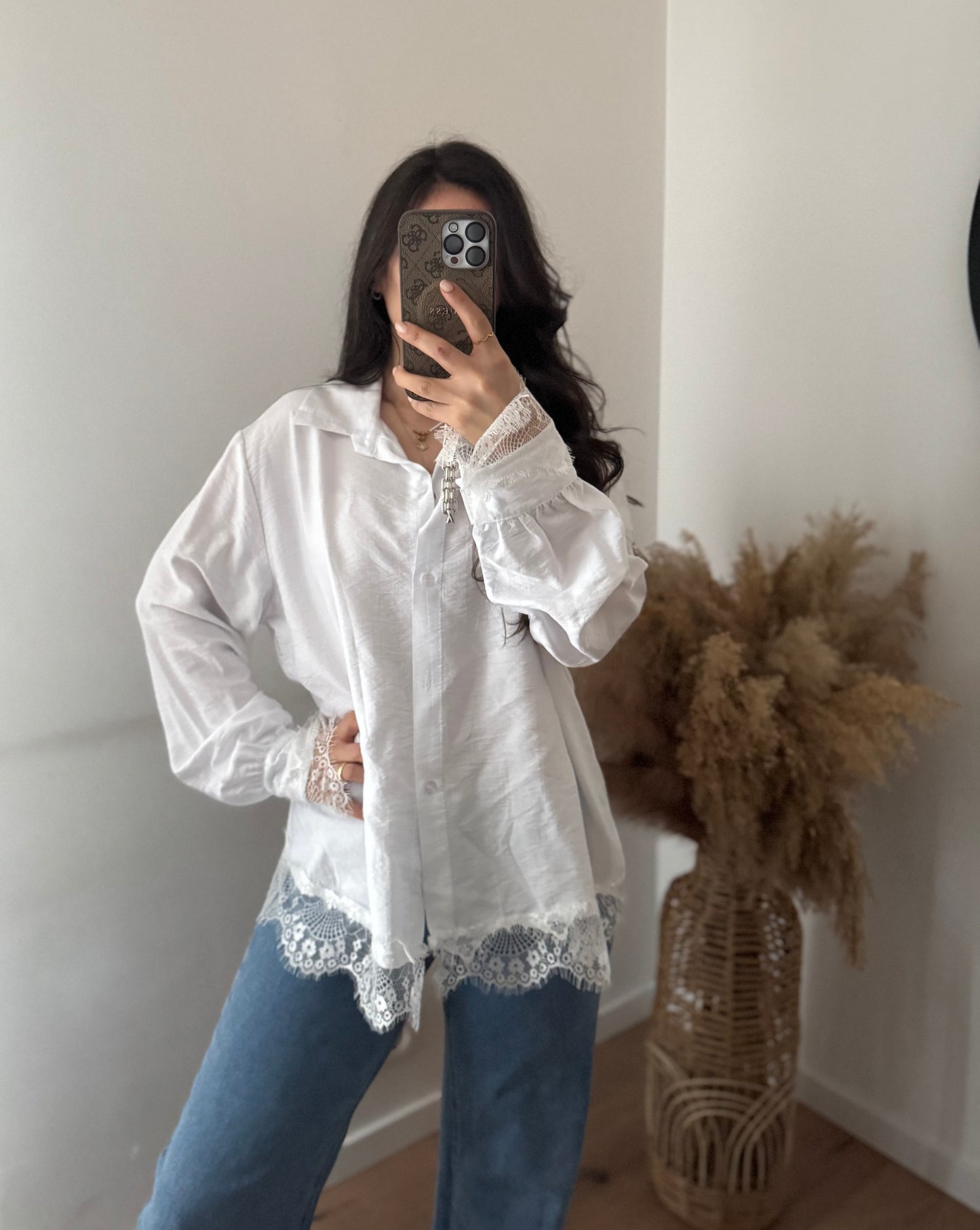 Bluse mit Spitzensaum & Ärmel weiß
