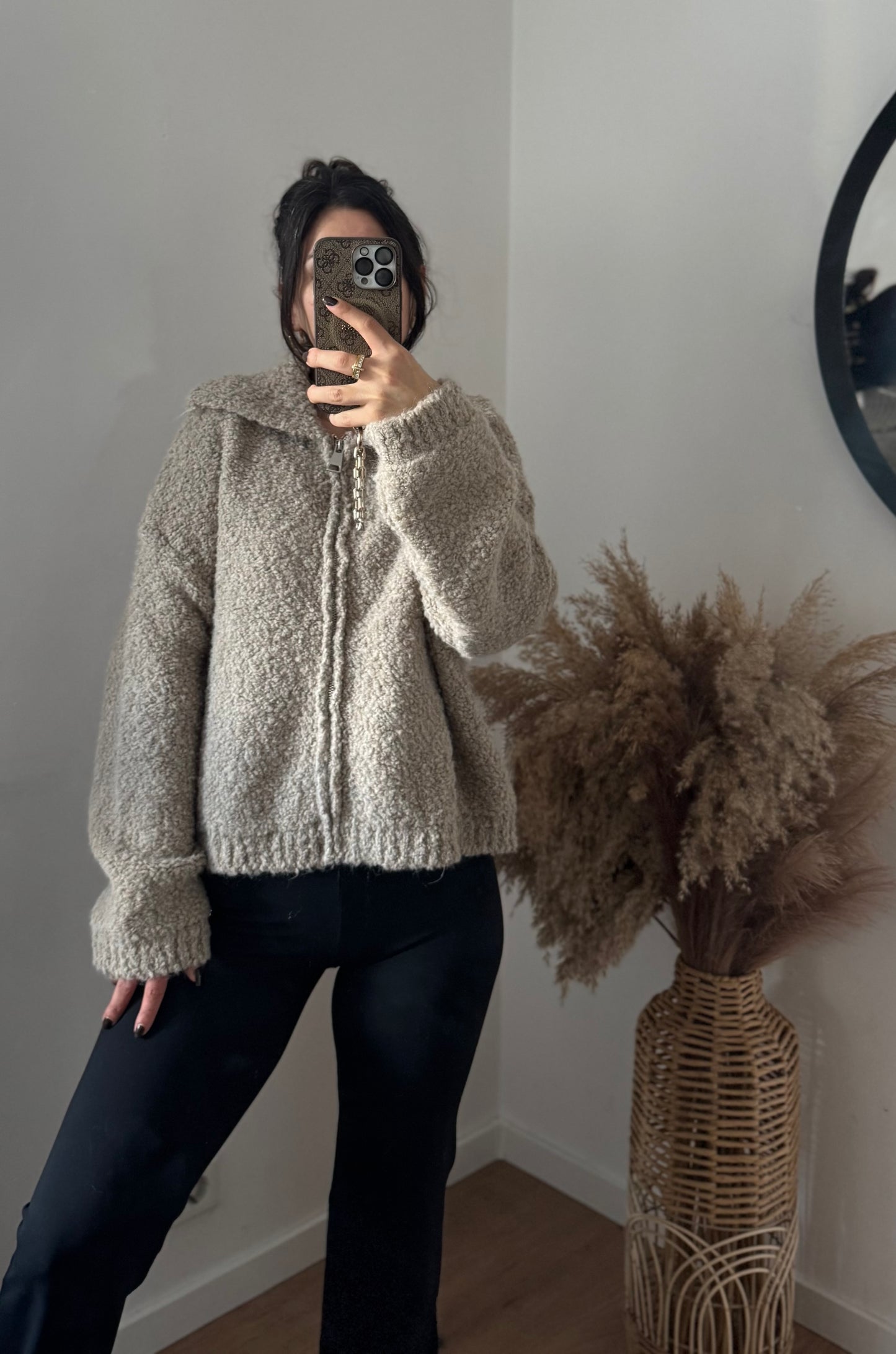 Boucle Strickjacke mit Kragen taupe