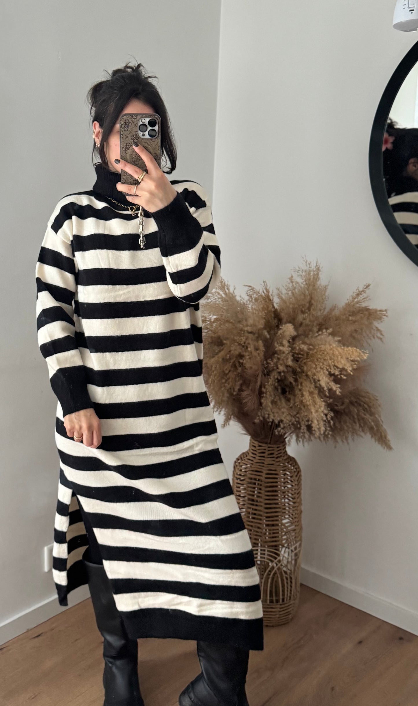 Gestreiftes langes Kleid mit Schlitz