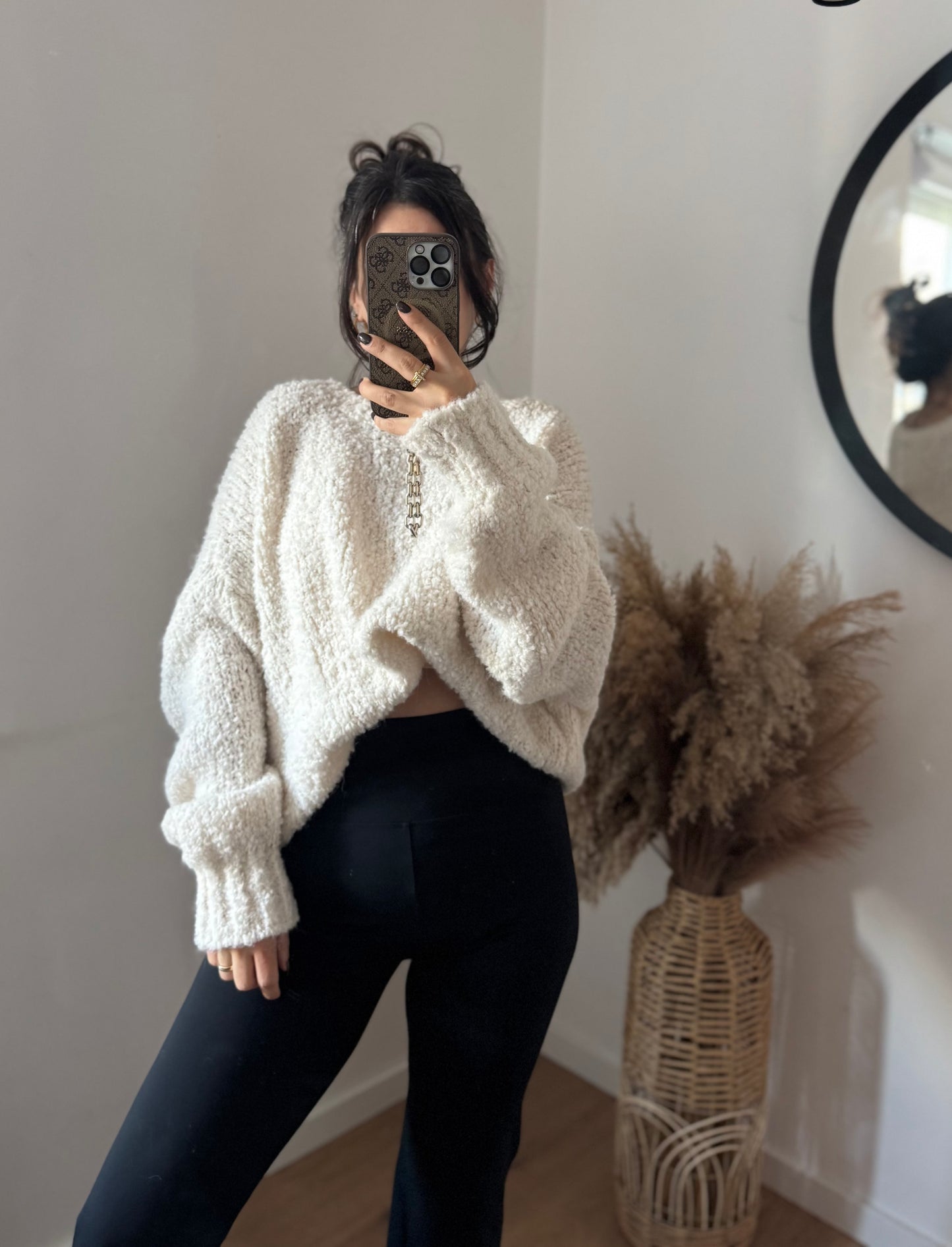 Boucle Pullover mit Schlitzen an den Seiten Ecru