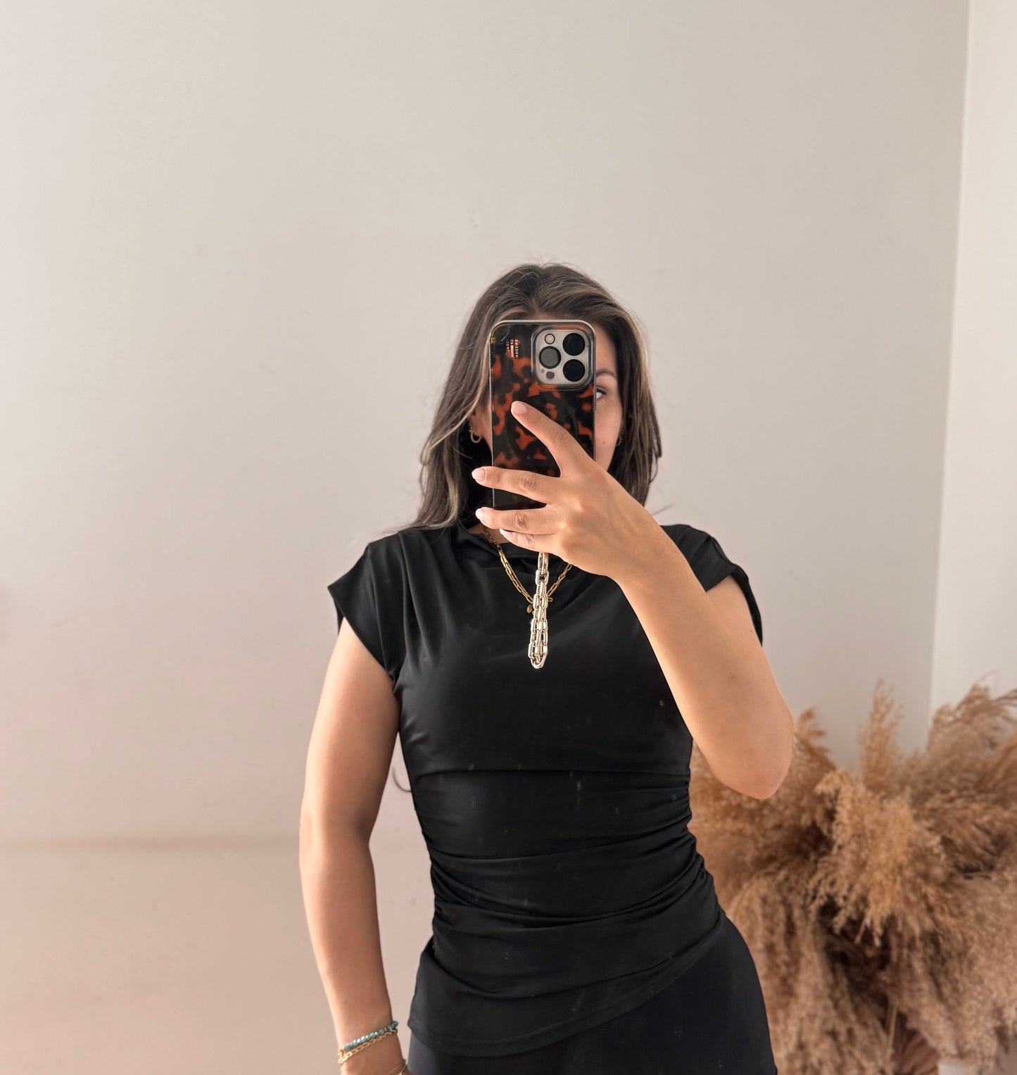 Drapiertes leicht asymmetrisches Shirt schwarz