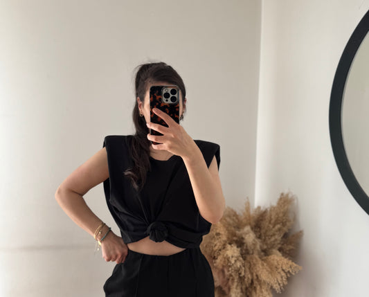 Baumwoll Basic Shirt mit Schulter Polstern schwarz