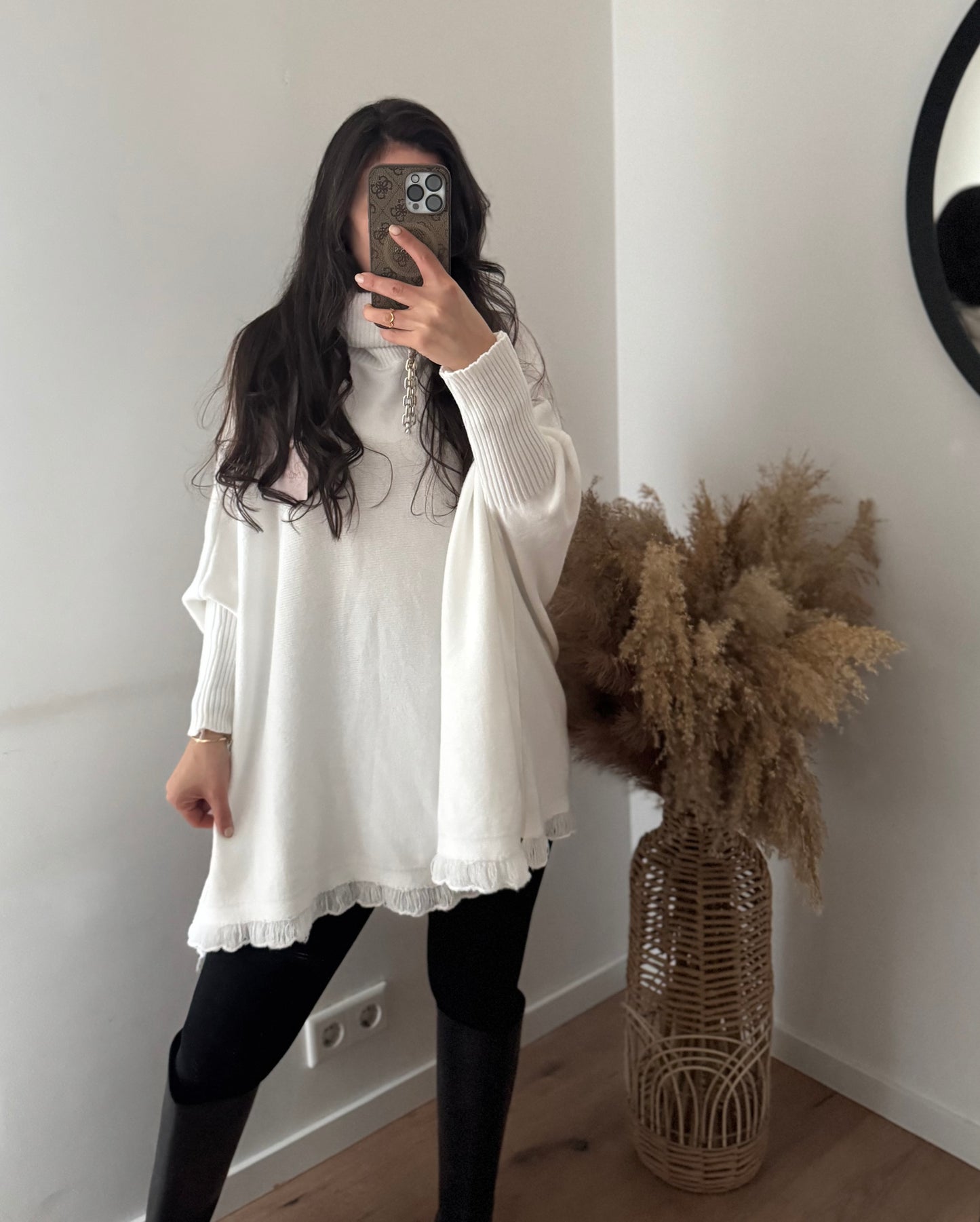 Basic Pullover mit Rüschensaum weiß