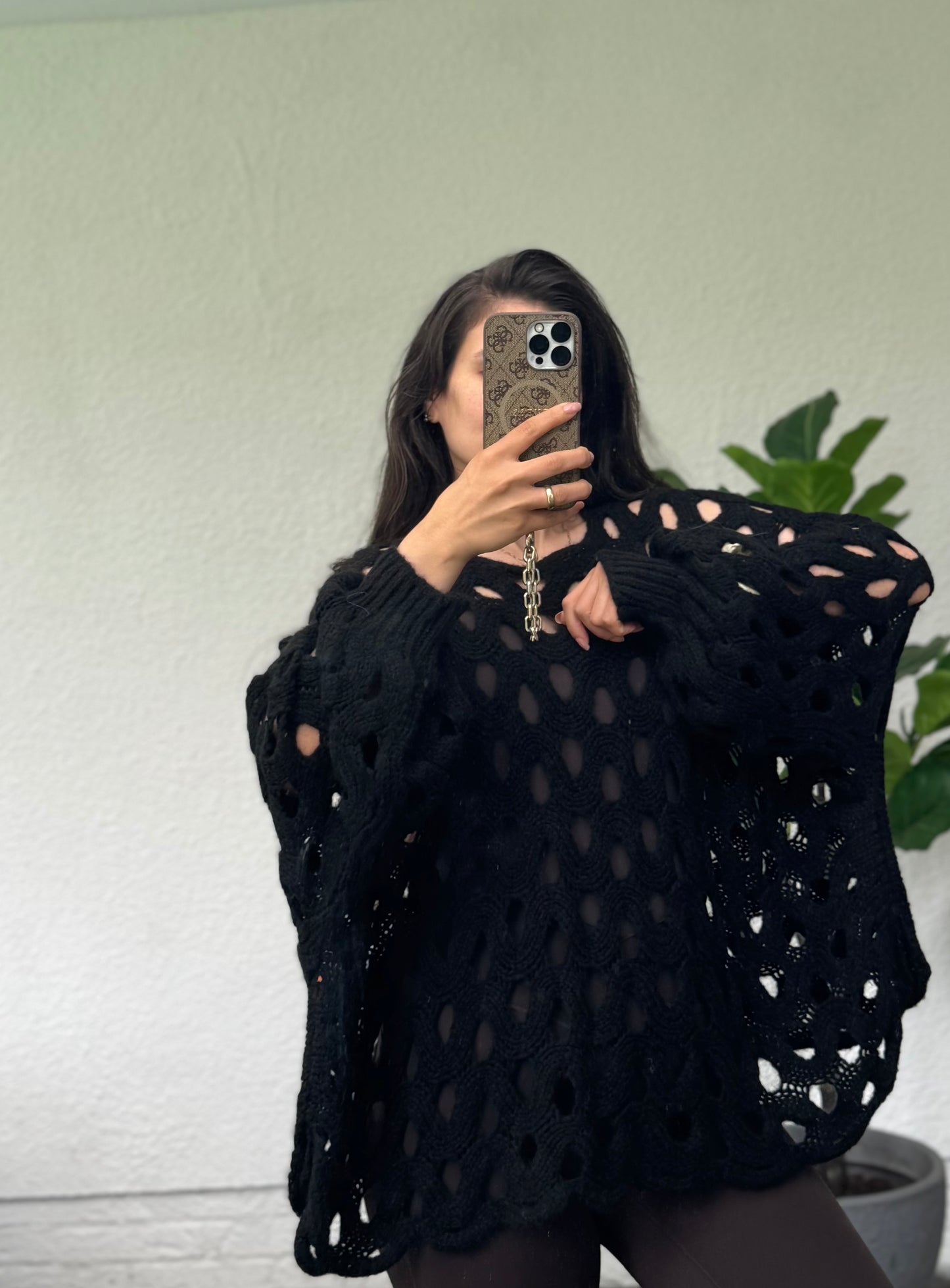 Loch Pullover versch Farben