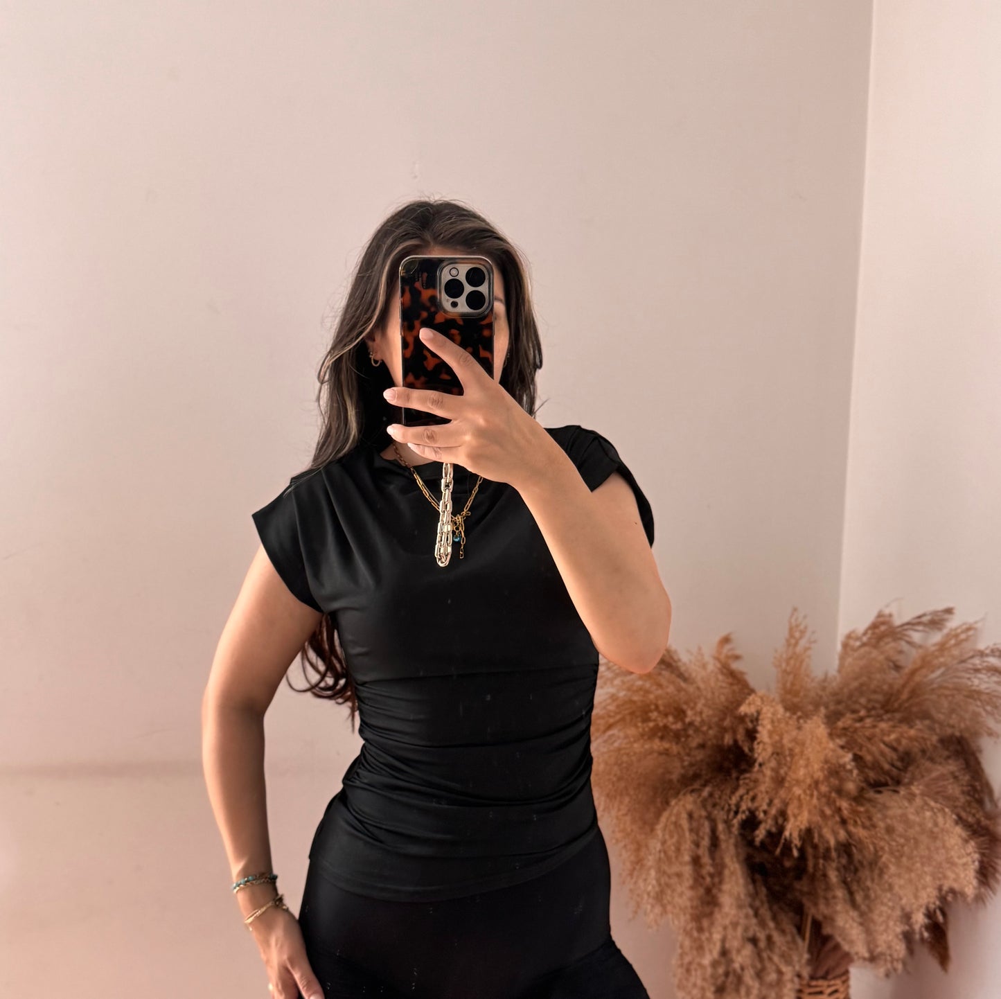 Drapiertes leicht asymmetrisches Shirt schwarz