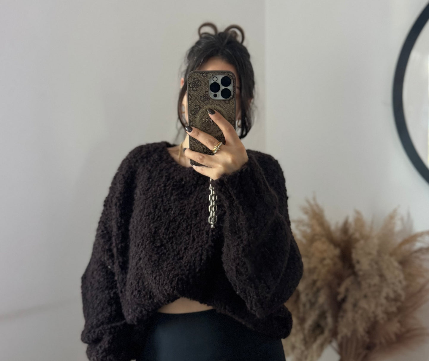 Boucle Pullover mit Schlitzen an den Seiten braun