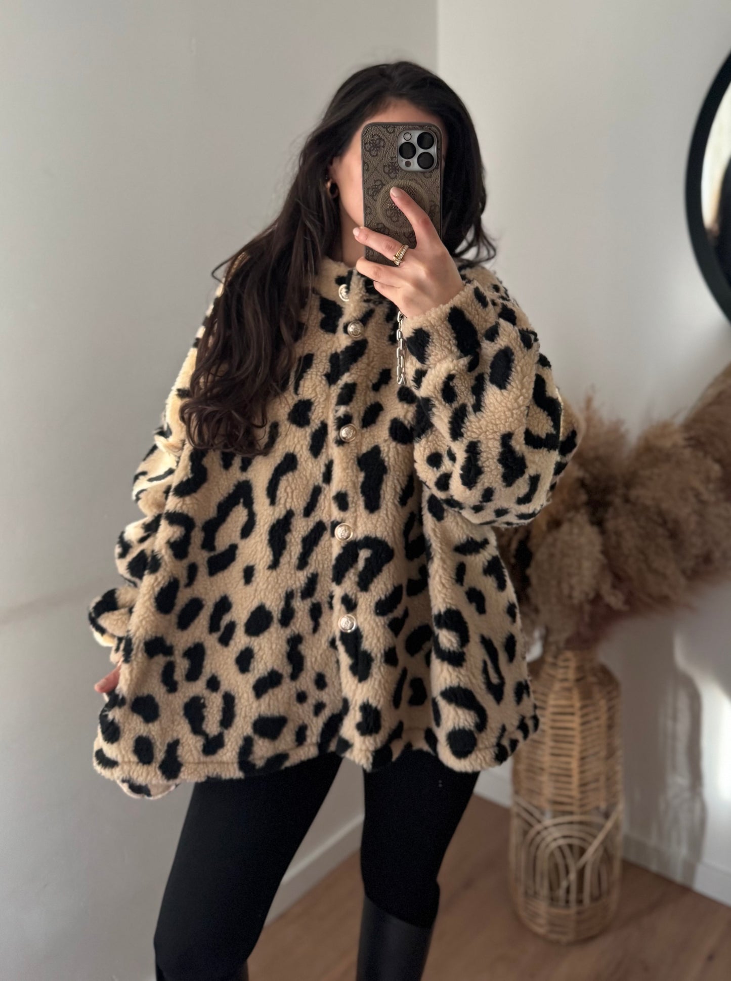 Leo Teddy Jacke Lelly hell