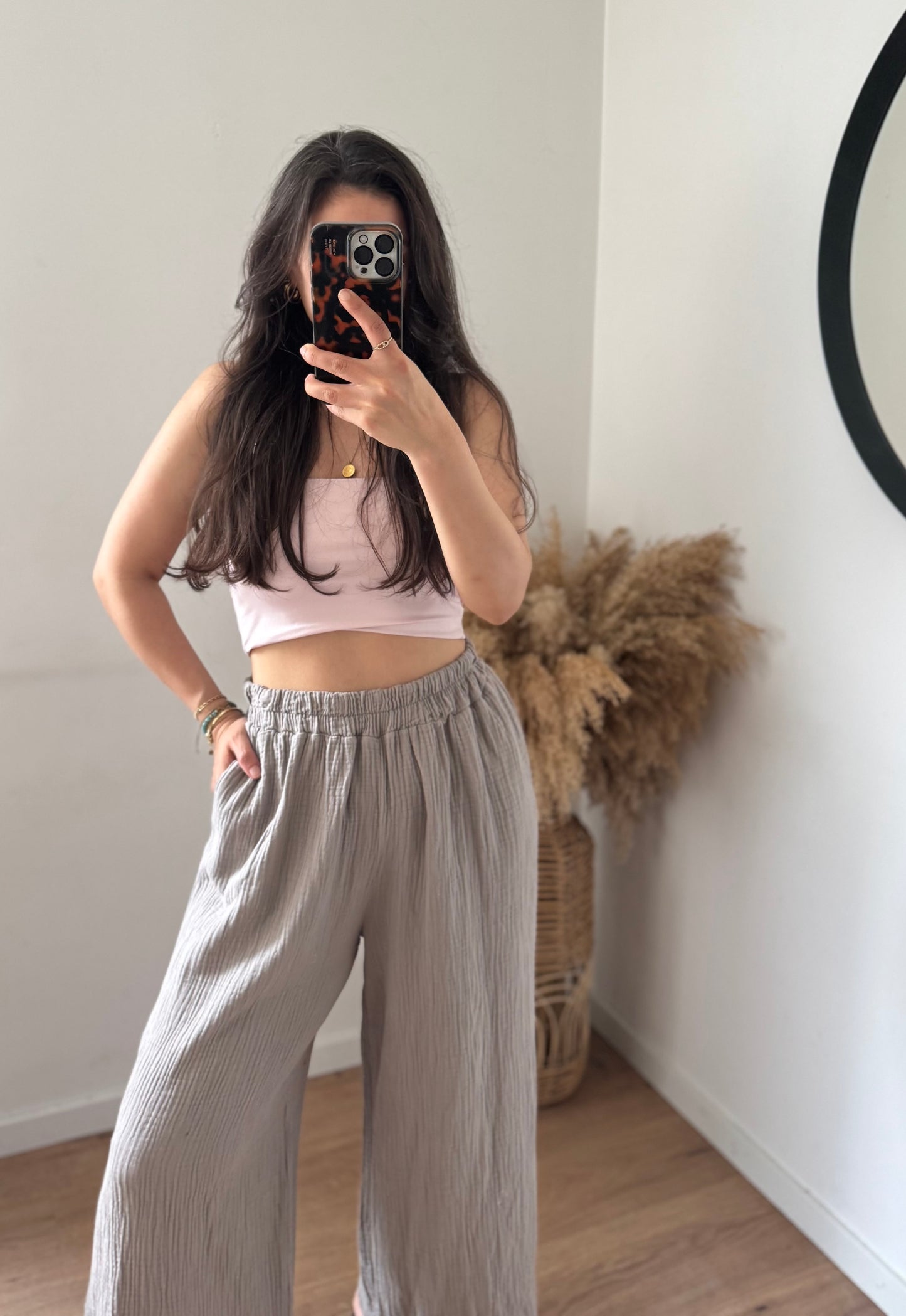 Kürzere Musselinhose taupe