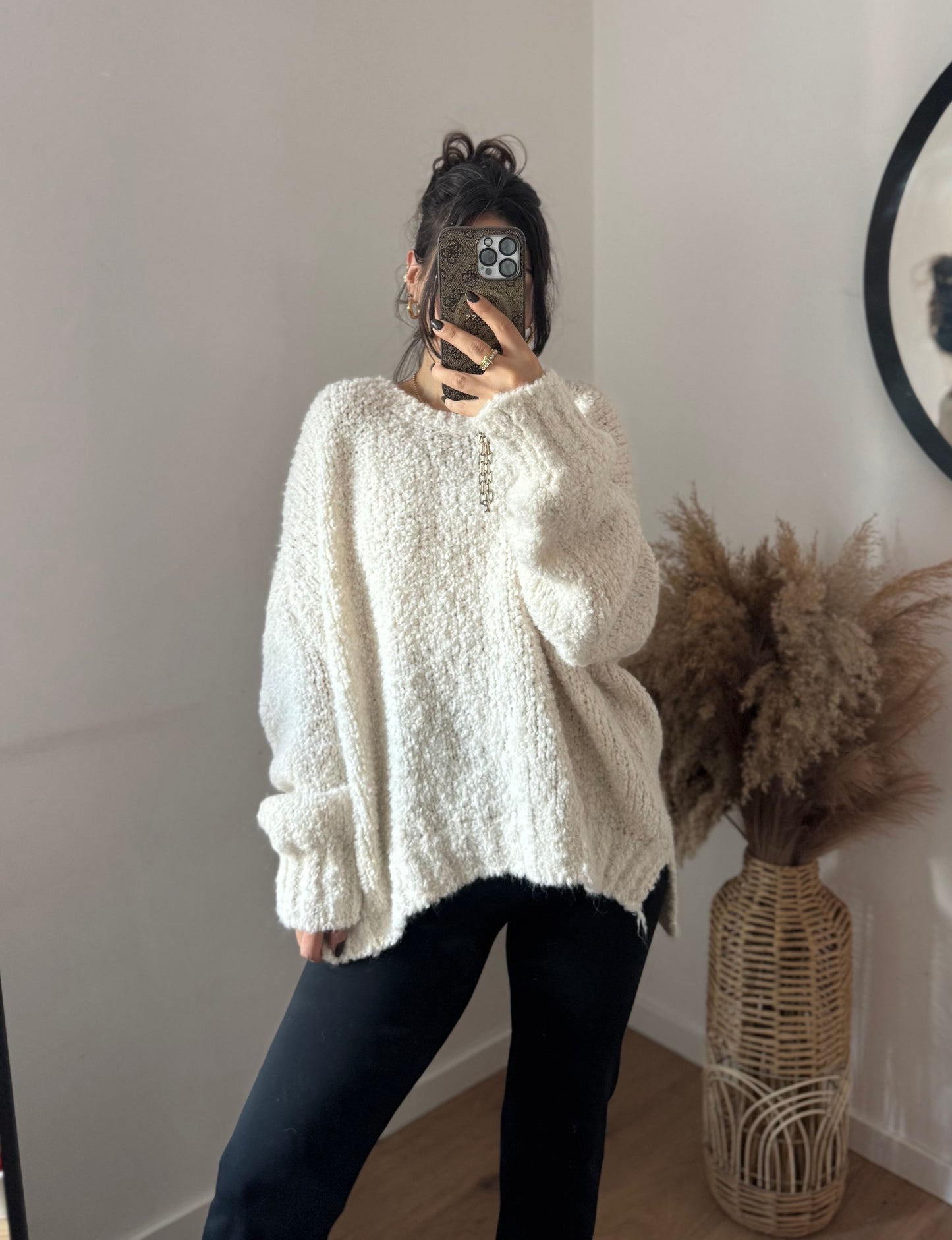 Boucle Pullover mit Schlitzen an den Seiten Ecru