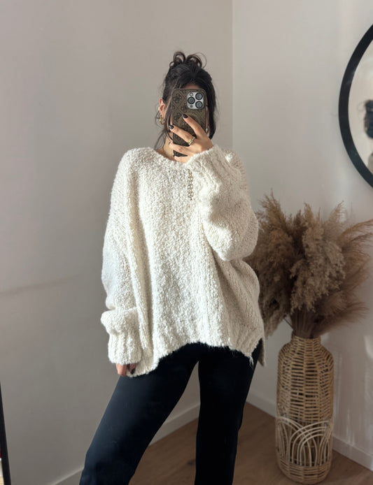 Boucle Pullover mit Schlitzen an den Seiten Ecru