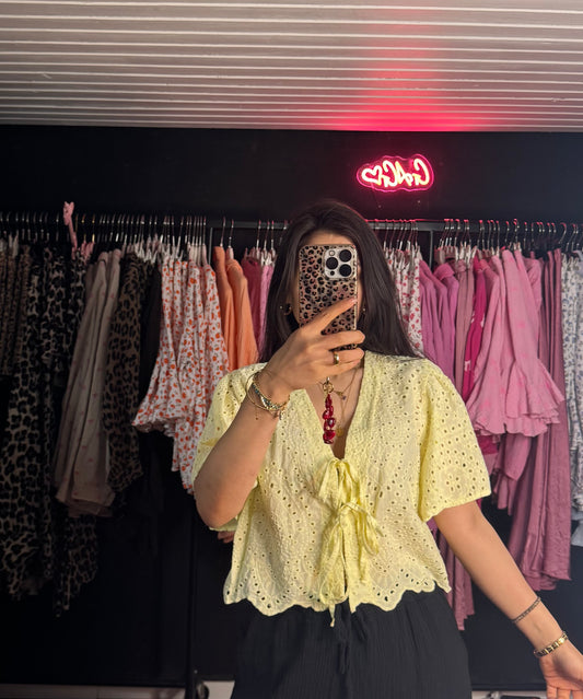 Lochmusterbluse gelb