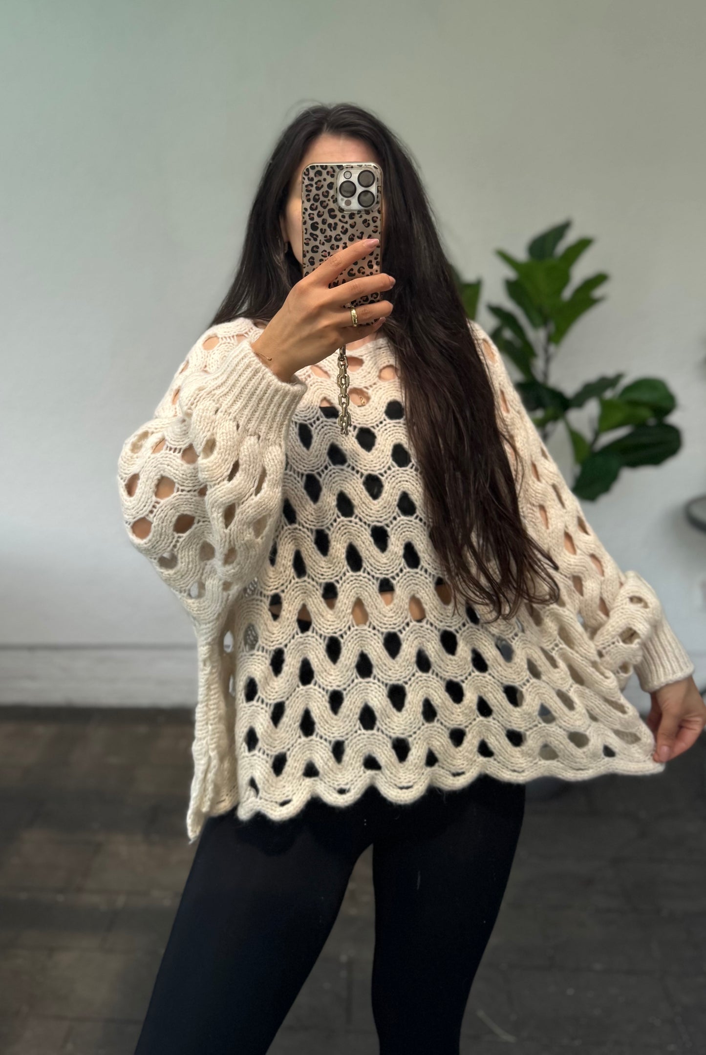 Loch Pullover versch Farben