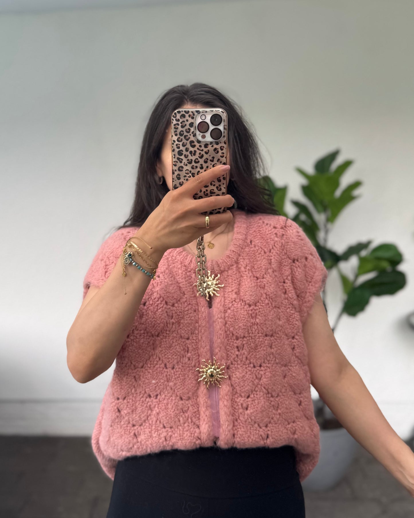 Weste mit Sonnenbroschen versch. Farben