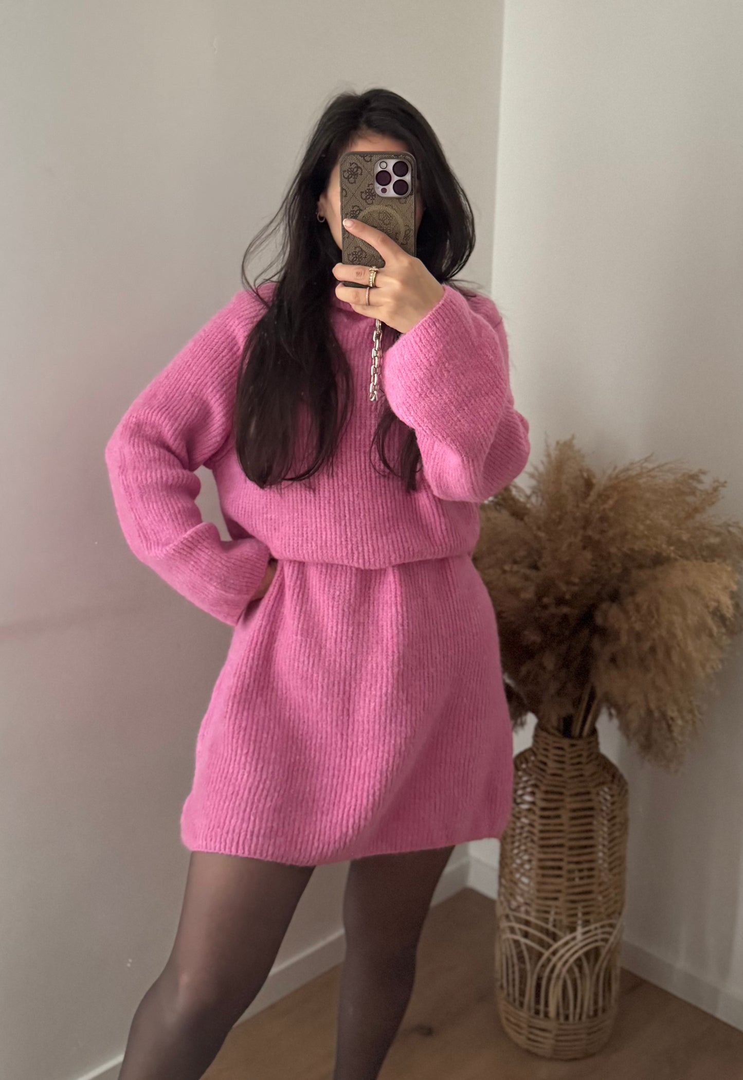 Geripptes Kleid mit Kragen pink