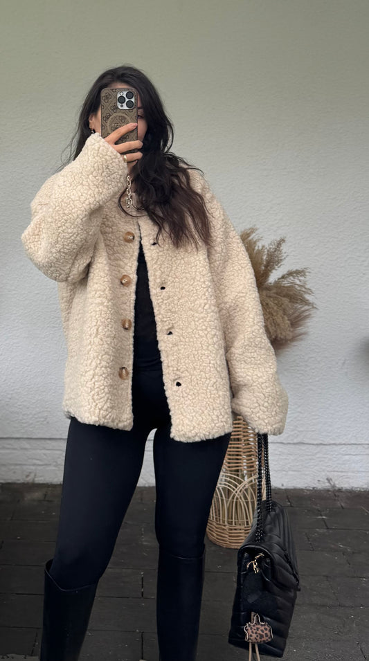 Kurze Teddyjacke mit Leo Innenfutter beige