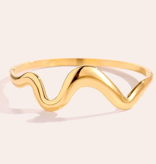 Wavy Armreif Gold