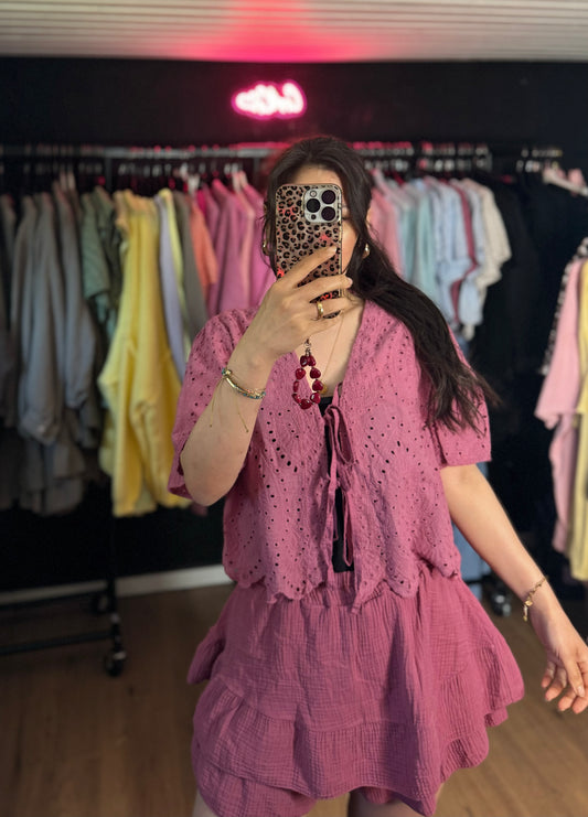 Lochmuster Bluse Beere