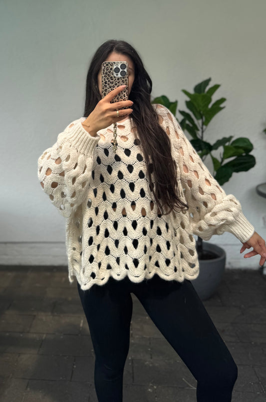 Loch Pullover versch Farben