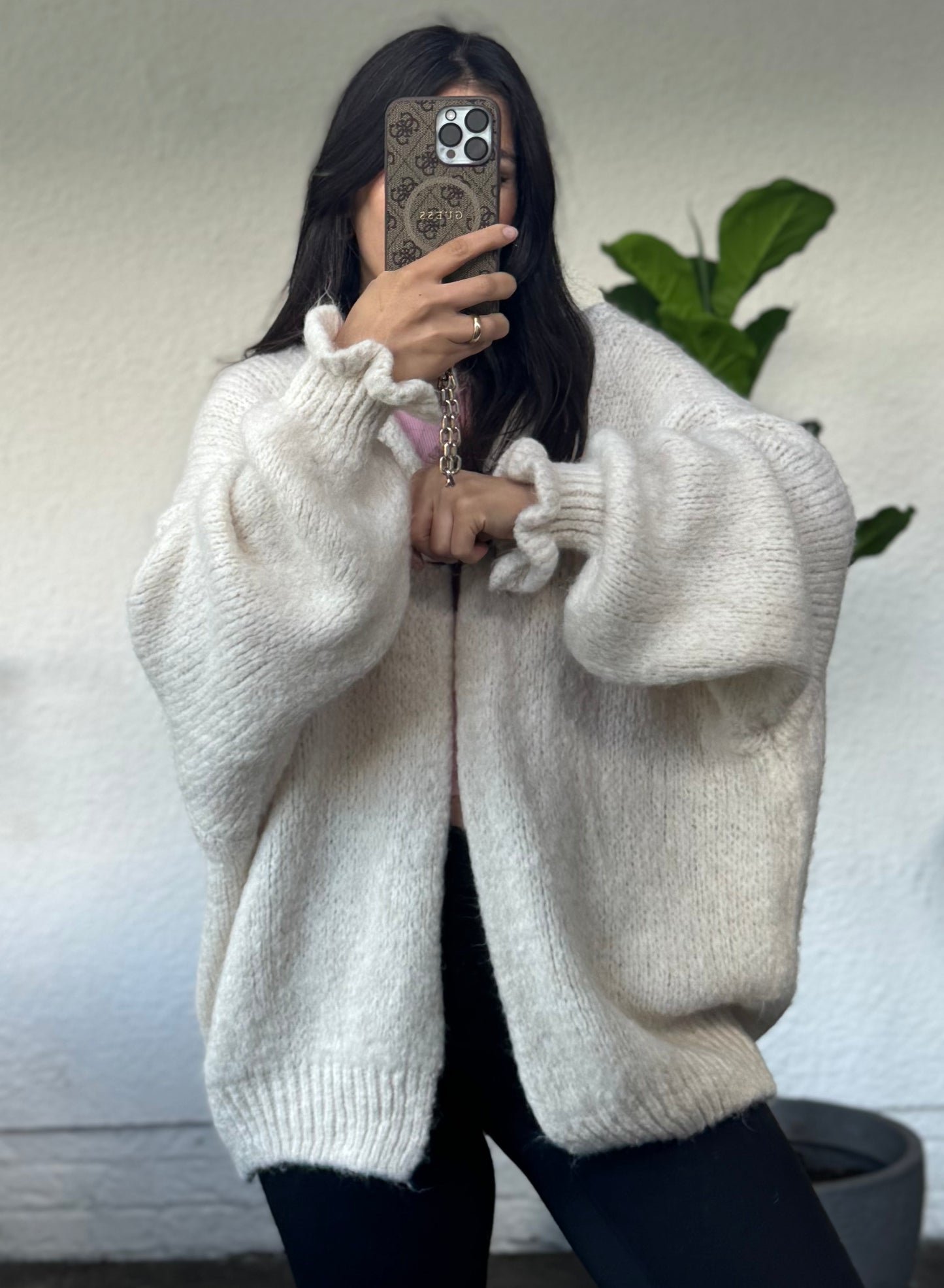 Cardigan mit Rüschenärmeln Ecru